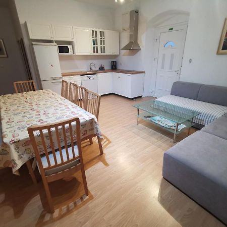 Spacious 140M2 Downtown 3 Bedroom Apartment Split Exterior photo