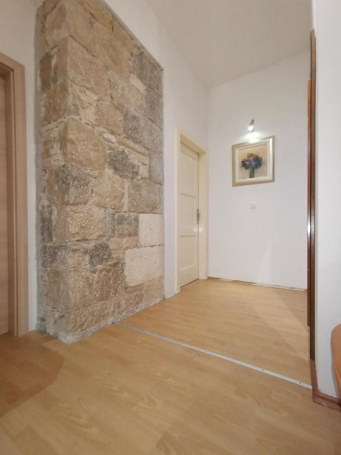 Spacious 140M2 Downtown 3 Bedroom Apartment Split Exterior photo