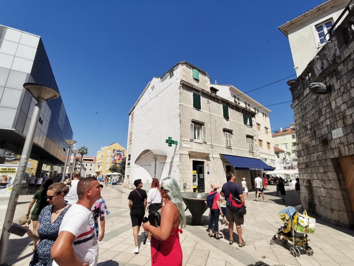 Spacious 140M2 Downtown 3 Bedroom Apartment Split Exterior photo