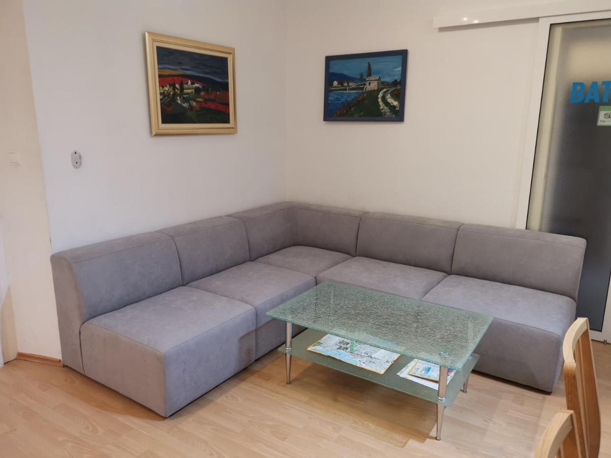 Spacious 140M2 Downtown 3 Bedroom Apartment Split Exterior photo