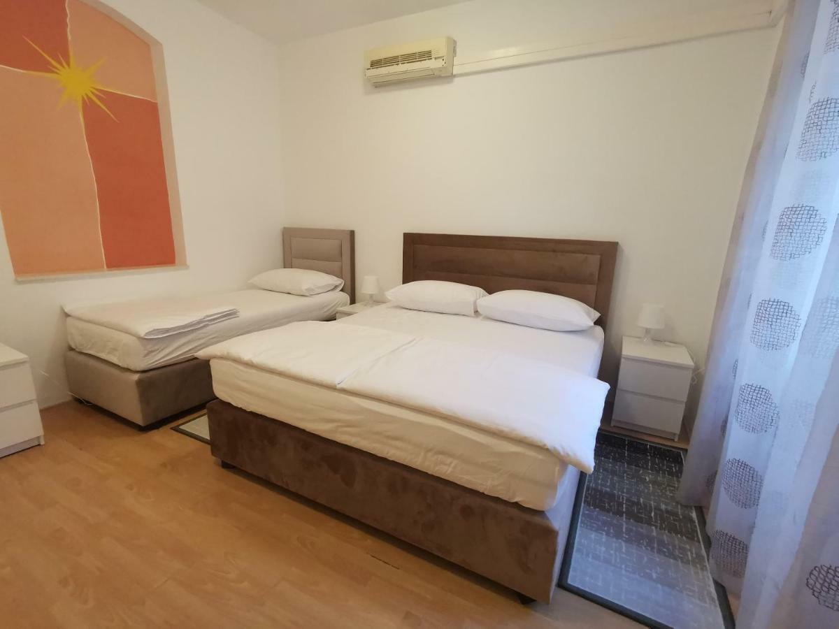 Spacious 140M2 Downtown 3 Bedroom Apartment Split Exterior photo