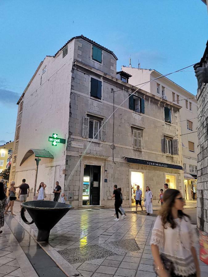 Spacious 140M2 Downtown 3 Bedroom Apartment Split Exterior photo